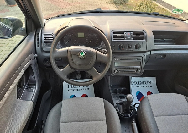 Skoda Fabia cena 15990 przebieg: 215799, rok produkcji 2011 z Chodzież małe 211